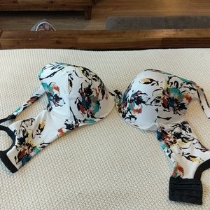 Sanoma bra. Never worn. 38F